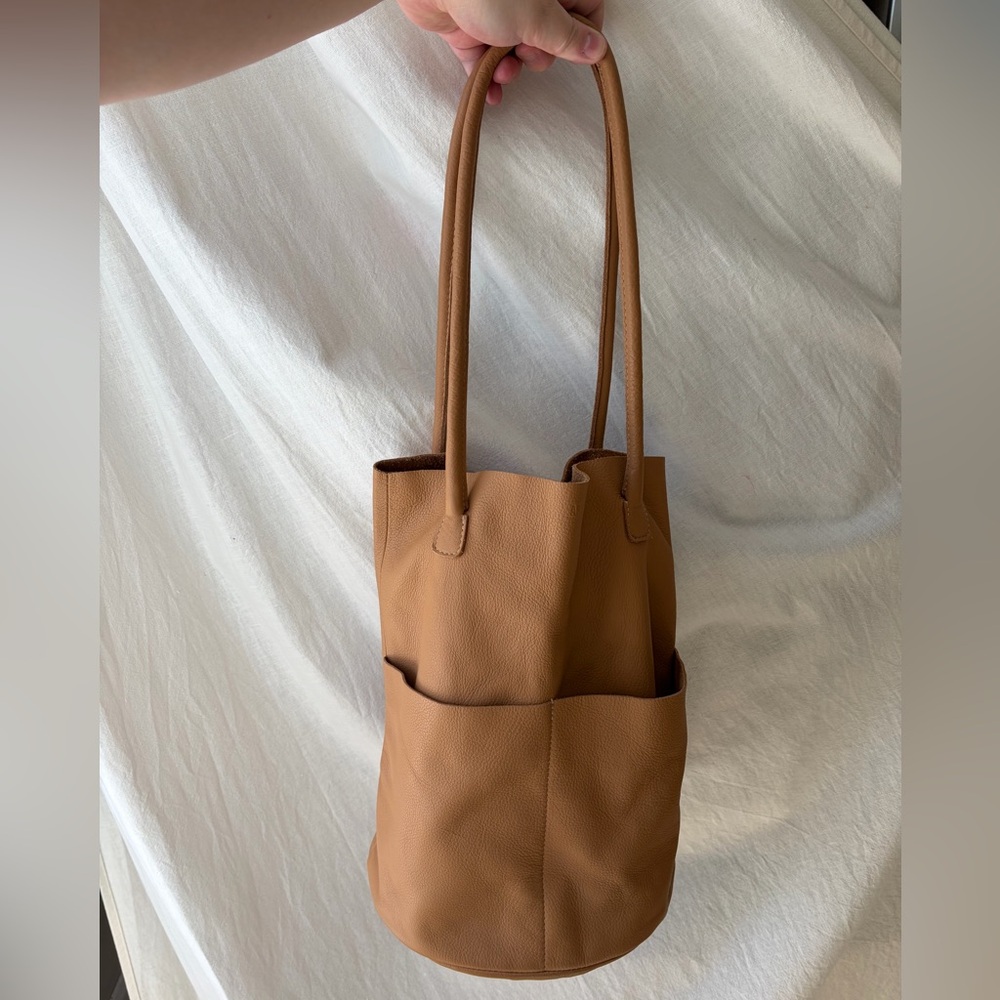 Leather bucket bag (Are studio)